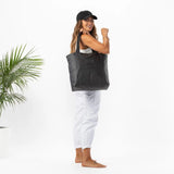 Monochrome Day Tripper - Black