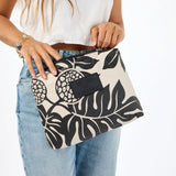 Holomua Mid Pouch - Black/Sandstone